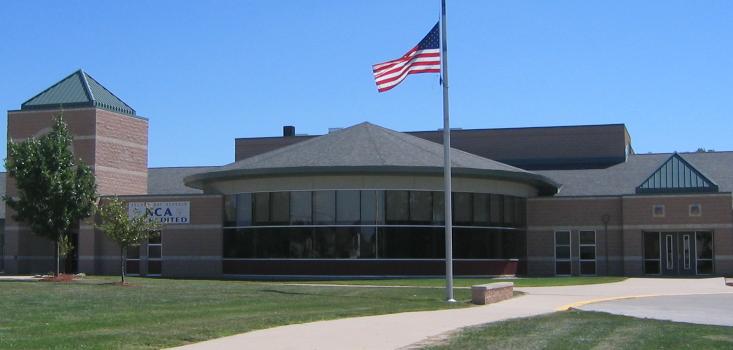 Exterior photo of Great Oaks Elementary School